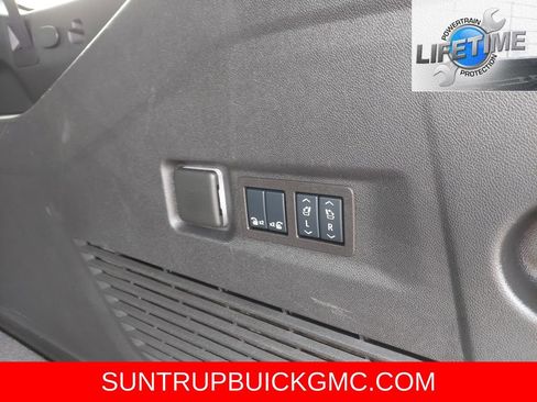 Used 2025 GMC Yukon XL Denali image 23