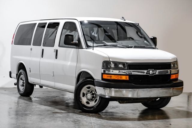 Used 2018 Chevrolet Express 2500 LT w/ LT Preferred Equipment Group RWD image 7