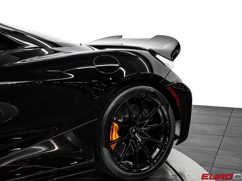 Used 2022 McLaren 765LT RWD image 19
