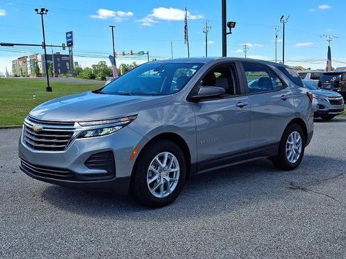 Certified 2024 Chevrolet Equinox LS w/ Driver Confidence II Package FWD image 3
