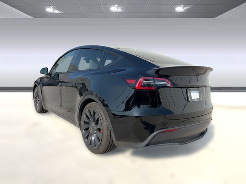 Used 2025 Tesla Model Y Performance image 3