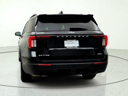 Used 2025 Ford Explorer Active AWD/4WD image 6