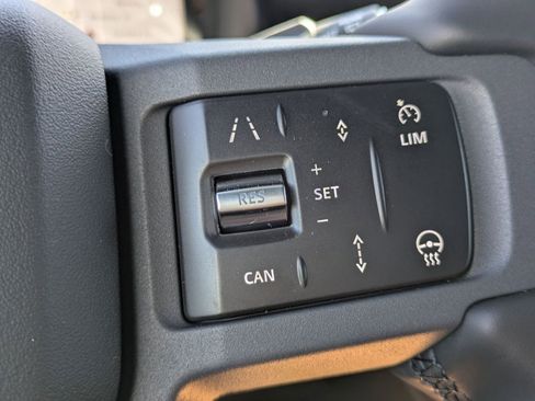 New 2026 Land Rover Defender 110 X-Dynamic SE AWD/4WD image 18