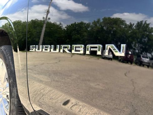 Used 2023 Chevrolet Suburban High Country AWD/4WD image 15