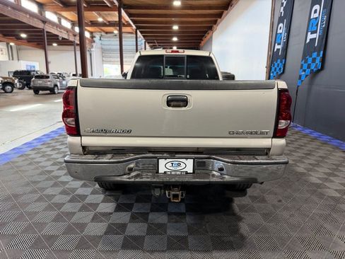 Used 2005 Chevrolet Silverado 3500 LS w/ Heavy-Duty Power Package AWD/4WD image 4