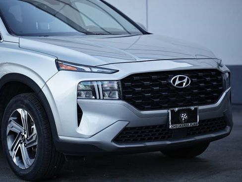 Used 2023 Hyundai Santa Fe SE image 2