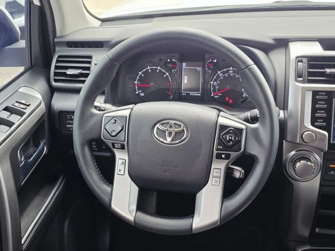 Used 2022 Toyota 4Runner SR5 AWD/4WD image 26
