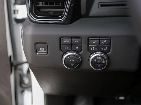 Used 2025 GMC Sierra 1500 AT4 image 18