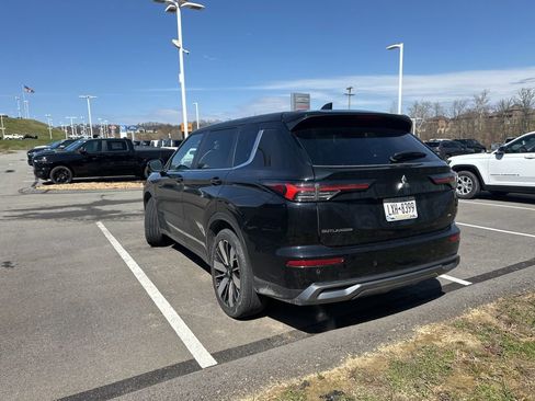 Used 2025 Mitsubishi Outlander SE image 4