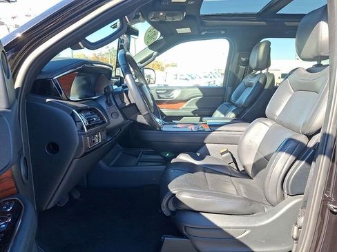 Used 2024 Lincoln Navigator Premiere image 13