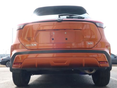 Used 2024 Nissan Kicks SR w/ SR Premium Package image 10