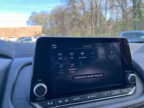 Used 2025 Nissan Rogue SV image 20