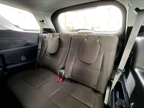 Used 2022 Ford Explorer XLT image 16