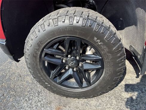 Used 2021 Chevrolet Silverado 1500 LT Trail Boss image 2