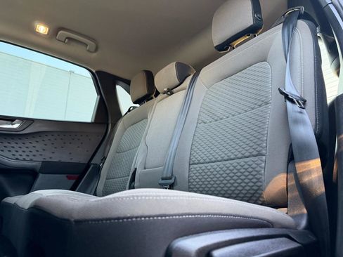 Used 2020 Ford Escape SE image 9