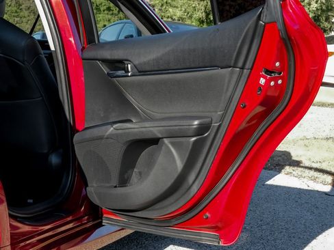 Used 2018 Toyota Camry XLE image 50