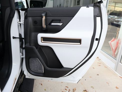 New 2025 GMC Hummer EV 2X image 43