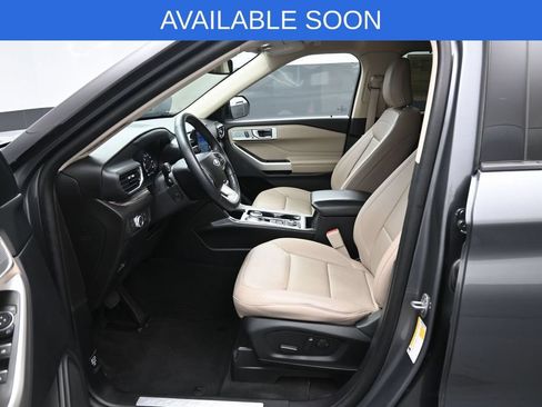 Used 2022 Ford Explorer Limited w/ Equipment Group 301A AWD/4WD image 9