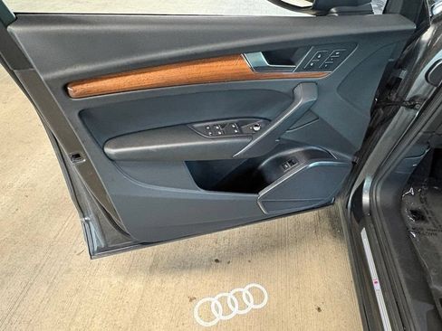 Used 2023 Audi Q5 2.0T Premium w/ Convenience Package AWD/4WD image 19