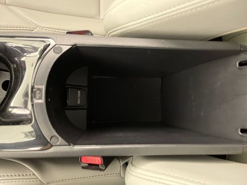 Certified 2019 Toyota C-HR XLE FWD image 23
