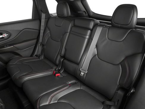 Used 2018 Jeep Cherokee Trailhawk w/ Comfort/Convenience Group image 18