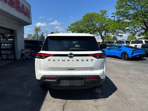 Used 2025 Nissan Pathfinder SV AWD/4WD image 3