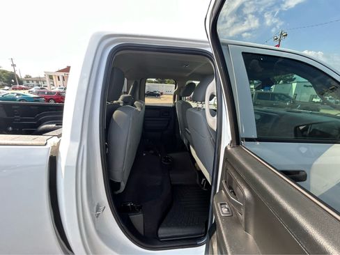 Used 2017 RAM 1500 Express RWD image 10