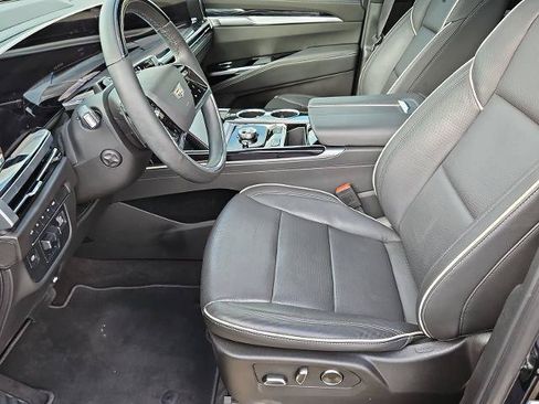 Used 2025 Cadillac Escalade ESV Sport w/ LPO, ONYX Package AWD/4WD image 19