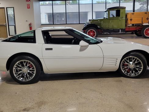 Used 1994 Chevrolet Corvette Coupe RWD image 36