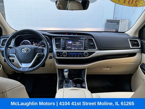 Used 2017 Toyota Highlander XLE image 4