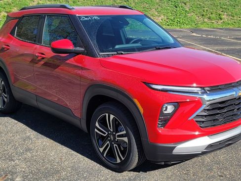 New 2026 Chevrolet TrailBlazer LT w/ LT Cold Weather Package FWD image 2