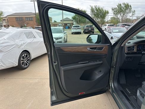 New 2026 Volkswagen Atlas SE FWD image 9