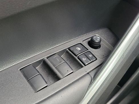 Used 2024 Toyota Corolla Cross LE FWD image 27