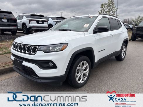 Used 2024 Jeep Compass Latitude image 1