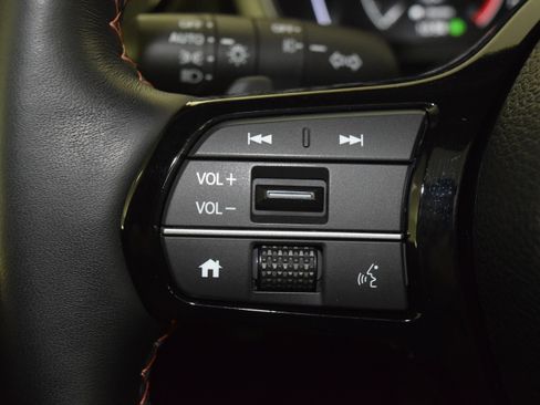 Used 2025 Honda Pilot TrailSport image 15