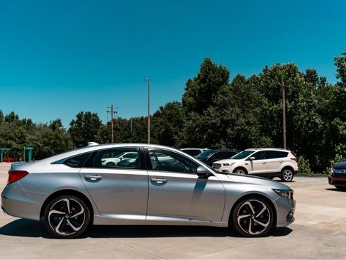 Used 2018 Honda Accord Sport image 7