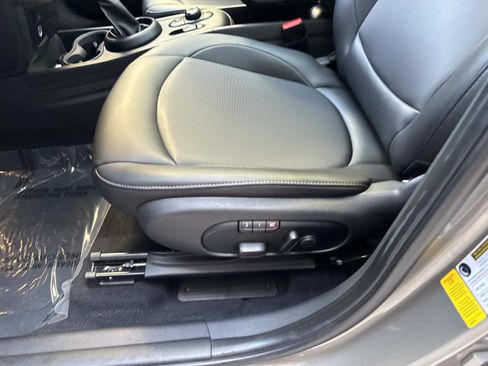 Used 2019 MINI Cooper Countryman w/ Premium Package image 16