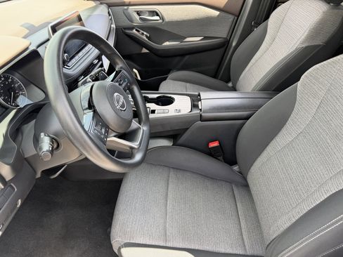 Used 2023 Nissan Rogue SV image 26