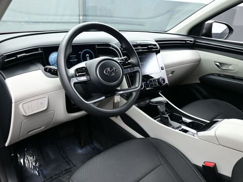 Used 2024 Hyundai Tucson SE image 11
