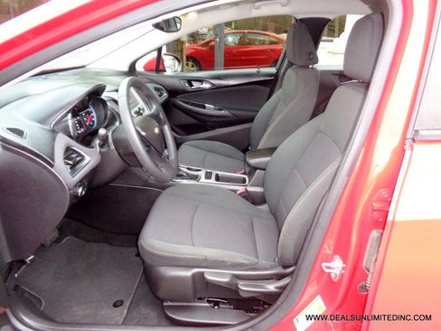 Used 2017 Chevrolet Cruze LS image 8
