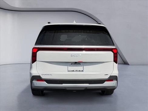New 2026 Kia Carnival EX FWD image 4