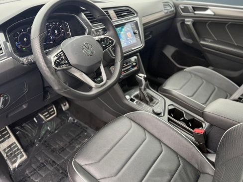 Used 2024 Volkswagen Tiguan SEL R-Line image 4