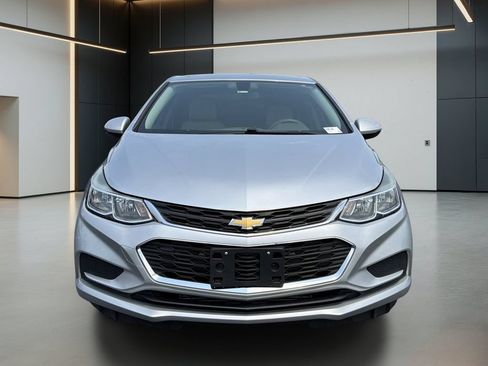 Used 2017 Chevrolet Cruze LS FWD image 9