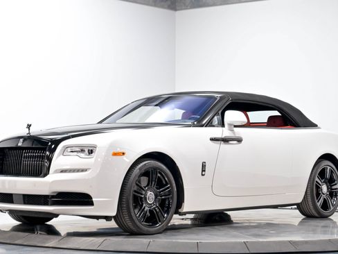 Used 2017 Rolls-Royce Dawn RWD image 4