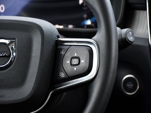 Certified 2025 Volvo XC40 B5 Core image 20