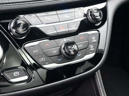 New 2026 Chrysler Pacifica Limited w/ S Appearance Package image 30