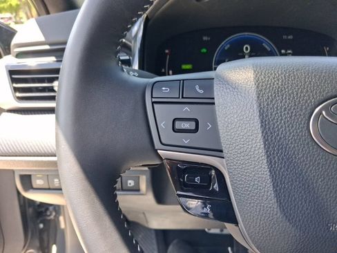 Used 2025 Toyota Camry SE FWD image 18