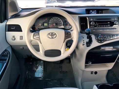 Used 2013 Toyota Sienna LE image 5