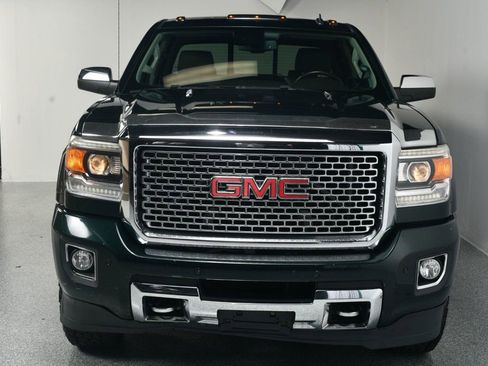 Used 2015 GMC Sierra 2500 Denali w/ Duramax Plus Package image 3