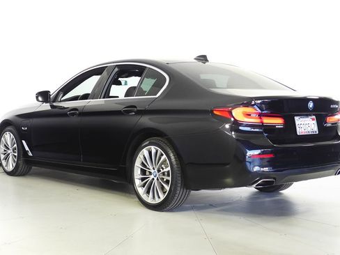 Used 2023 BMW 530e w/ Premium Package image 9